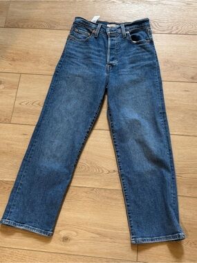 Levi’s Ribcage Straight Ankle Jeans Medium Wash